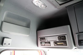 奔驰Axor&nbsp;牵引车驾驶室                                               图片