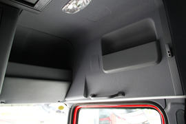 奔驰Axor&nbsp;牵引车驾驶室                                               图片