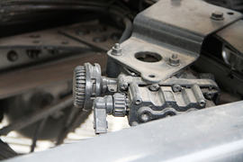 奔驰Axor&nbsp;牵引车底盘                                                图片