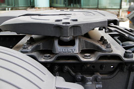 奔驰Axor&nbsp;牵引车底盘                                                图片