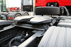 奔驰Axor&nbsp;牵引车底盘                                                图片