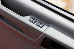 东风股份 御风  136马力 封闭厢式货车