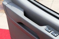 东风股份 御风  136马力 封闭厢式货车