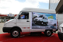 南京依维柯 得意 V35 129马力 封闭厢式货车