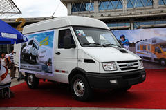 南京依维柯 得意 V35 129马力 封闭厢式货车