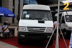 南京依维柯 得意 V35 129马力 封闭厢式货车