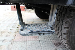 上汽红岩 新金刚重卡 336马力 6X4 5.6米自卸车(U型斗新型渣土车)(CQ3255HTG384)