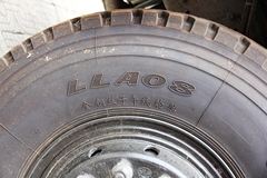 上汽红岩 新金刚重卡 336马力 6X4 5.6米自卸车(U型斗新型渣土车)(CQ3255HTG384)