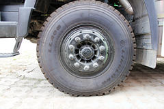 上汽红岩 新金刚重卡 336马力 6X4 5.6米自卸车(U型斗新型渣土车)(CQ3255HTG384)