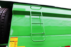 上汽红岩 新金刚重卡 336马力 6X4 5.6米自卸车(U型斗新型渣土车)(CQ3255HTG384)