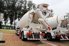 中国重汽 HOWO 380马力 8X4 混凝土搅拌车(亚特重工牌)(TZ5317GJBZN6D)