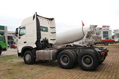 中国重汽 HOWO T7H重卡 400马力 6X4牵引车(ZZ4257V324HD1B)