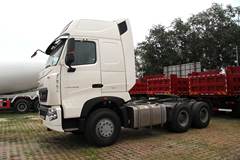 中国重汽 HOWO T7H重卡 400马力 6X4牵引车(ZZ4257V324HD1B)