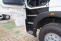 中国重汽 HOWO T7H重卡 400马力 6X4牵引车(ZZ4257V324HD1B)