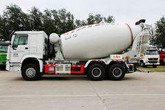 中国重汽 HOWO 340马力 6X4 混凝土搅拌车(亚特重工牌)(TZ5257GJBZ4ND)