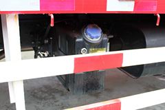 江淮 帅铃中卡 160马力 4X2 6.75米排半仓栅式载货车(HFC5162CCYP70K1E1)