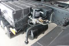 四川现代 创虎XCIENTP410重卡 410马力 6X4牵引车(CHM4250KPQ49M)