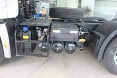 四川现代 创虎XCIENTP410重卡 410马力 6X4牵引车(CHM4250KPQ49M)