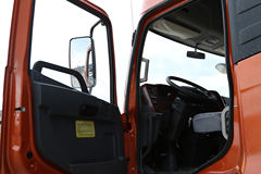 力帆骏马 凯沃达重卡 270马力 8X4 8.5米载货车(LFJ1310G1)