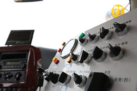 凯沃达&nbsp;扫路车驾驶室图片