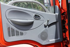 东风 多利卡L系列 124马力 4X2 6.2米栏板载货车