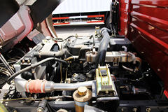 东风 多利卡L系列 124马力 4X2 6.2米栏板载货车