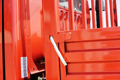 东风 多利卡L系列 124马力 4X2 6.2米栏板载货车