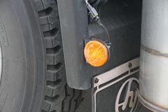 上汽红岩 杰狮M100重卡 350马力 6X2牵引车(CQ4255HTG273)