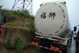 乘龙M3&nbsp;粉粒物料运输车外观图片