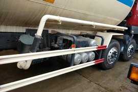 乘龙M3&nbsp;粉粒物料运输车外观图片