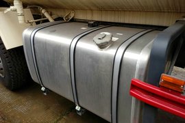 乘龙M3&nbsp;粉粒物料运输车底盘图片