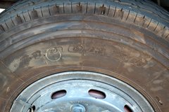 东风商用车 天龙重卡 220马力 6X2 9.7米厢式载货车(DFC5203XXYA2)