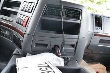 �������� ����M5�ؿ� 280���� 8X4 8.2����ʽ�ػ���(LZ5311JSQQELA)ͼƬ