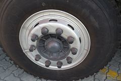 东风柳汽 乘龙M5重卡 280马力 8X4 8.2米厢式载货车(LZ5311JSQQELA)