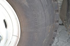 东风柳汽 乘龙M5重卡 280马力 8X4 8.2米厢式载货车(LZ5311JSQQELA)