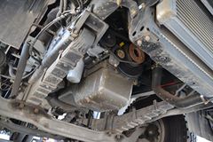 东风柳汽 乘龙M5重卡 280马力 8X4 8.2米厢式载货车(LZ5311JSQQELA)