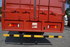 东风柳汽 乘龙M5重卡 280马力 8X4 8.2米厢式载货车(LZ5311JSQQELA)