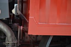 东风柳汽 乘龙M5重卡 280马力 8X4 8.2米厢式载货车(LZ5311JSQQELA)