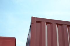 东风柳汽 乘龙M5重卡 280马力 8X4 8.2米厢式载货车(LZ5311JSQQELA)