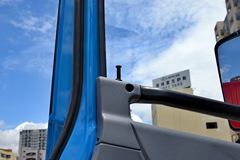 青岛解放 龙V中卡 180马力 4X2 6.2米排半栏板载货车(CA5167CCYPK2L2E4A80-1)
