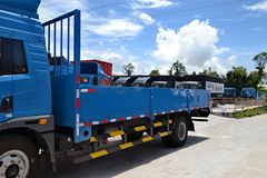 青岛解放 龙V中卡 180马力 4X2 6.2米排半栏板载货车(CA5167CCYPK2L2E4A80-1)