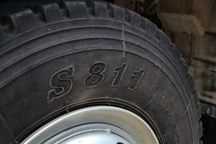 青岛解放 龙V中卡 220马力 6X2 9.5米排半厢式载货车(CA5250XXYPK2L7T3E4A80-3)