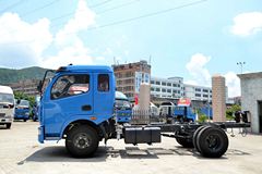 东风 多利卡D6 115马力 3300轴距排半轻卡底盘(DFA1040LJ11D2) 东风 多利卡D6 115马力 3300轴距排半轻卡底盘(DFA1040LJ11D2)