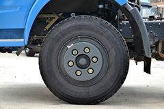 东风 多利卡D8 124马力 4X2 6.2米单排载货车底盘(DFA1120SJ11D5)