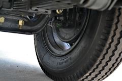 东风 多利卡D5 68马力 2800轴距排半轻卡底盘(DFA1040LJ30D4-KM)