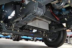 东风 多利卡D5 68马力 2800轴距排半轻卡底盘(DFA1040LJ30D4-KM)