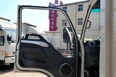 江淮 骏铃W380 124马力 5.2米单排厢式轻卡(HFC5056XXYP91K2C5)