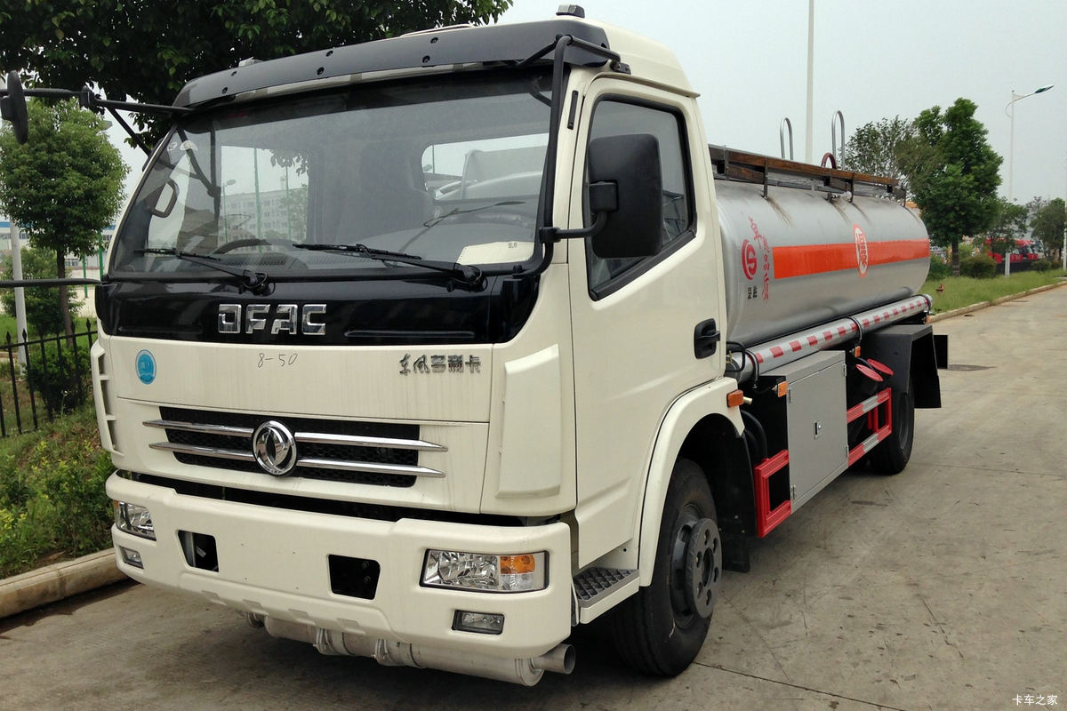 东风 多利卡D5 88马力 4X2 加油车(楚胜牌)