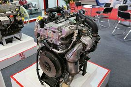 五十铃4J系列&nbsp;发动机外观                                                图片