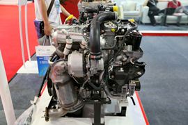 五十铃4J系列&nbsp;发动机外观                                                图片